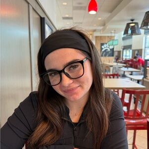 Meet your Posher, Hayley